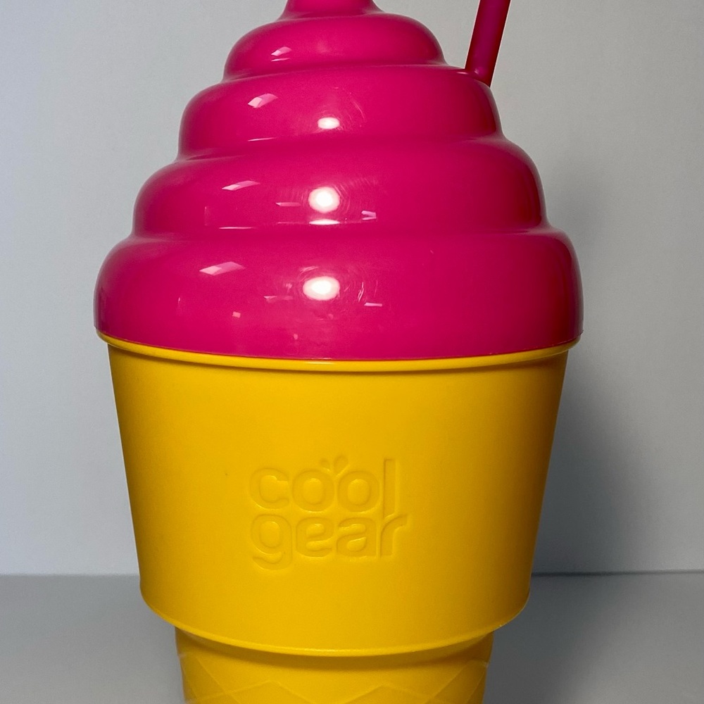 Cool Gear Giant 48oz. Pink Ice Cream Sipper Water Bottle Tumbler Stay Hydrated